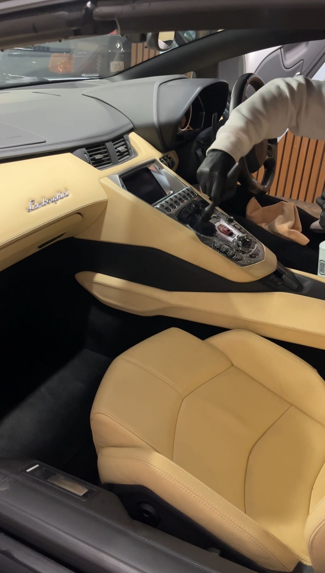 FREE INTERIOR DETAILS